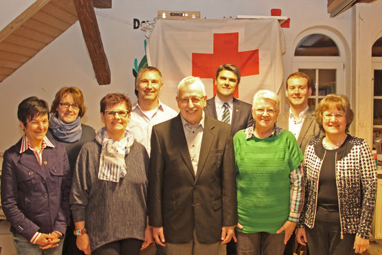 Gruppenfoto der Geehrten mit dem Vorstandsvorsitzenden Bürgermeister Jürgen Kiesl